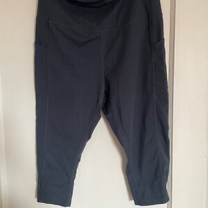 MPG Navy Capri Leggings